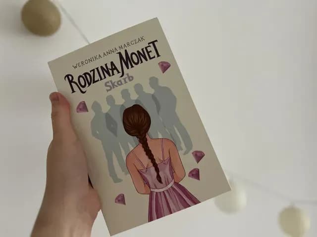 Książka Rodzina Monet o czym jest? Fabuła, wątki i tajemnice wyjaśnione