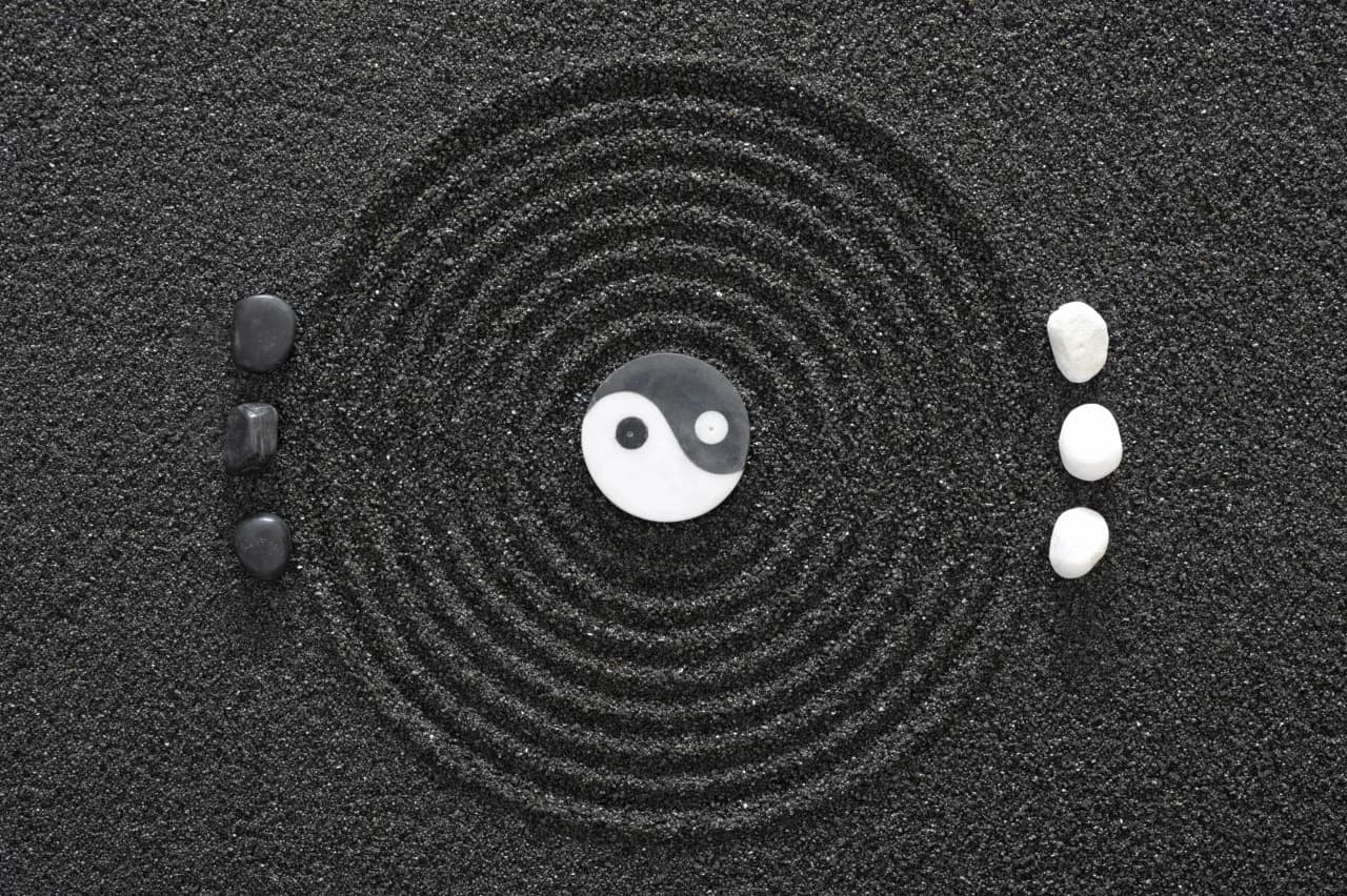 Co oznacza symbol yin yang? Odkryj jego głębokie znaczenie i historię
