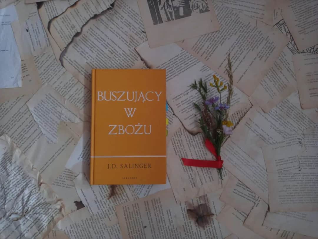 Recenzja książki buszujący w zbożu: odkryj ukryte znaczenia i emocje