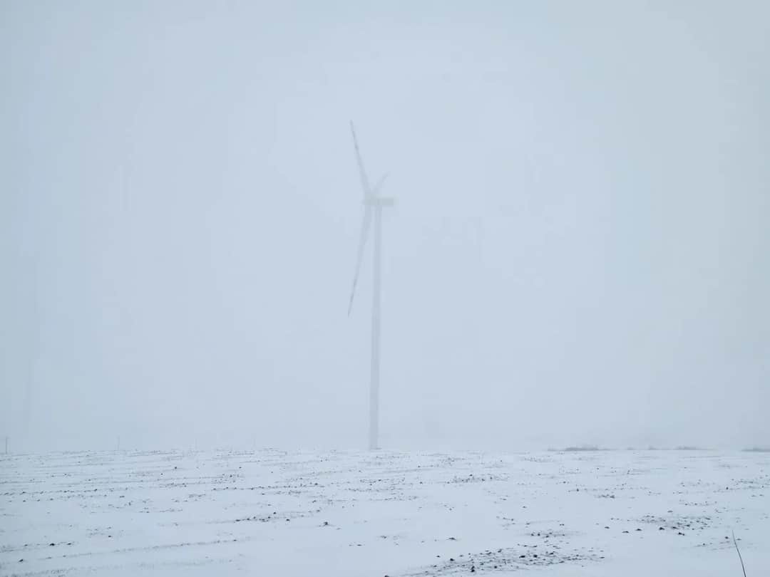 Smutny wiersz: Odkryj głębię emocji i żalu w poezji