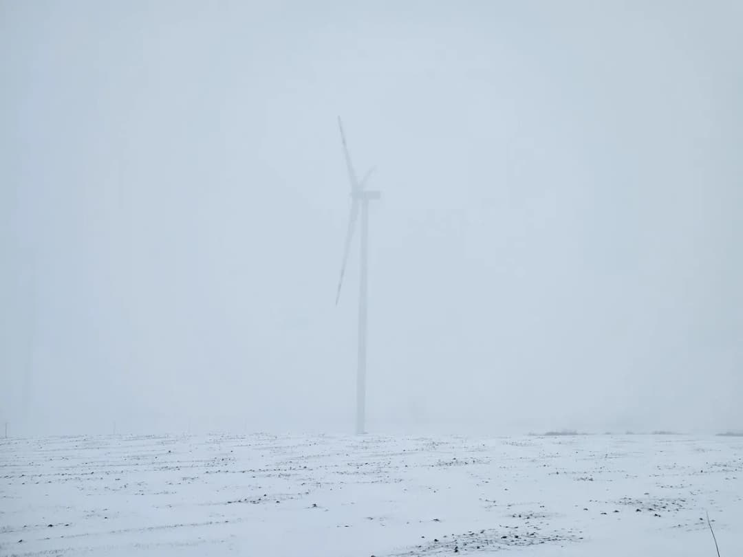 Smutny wiersz: Odkryj głębię emocji i żalu w poezji