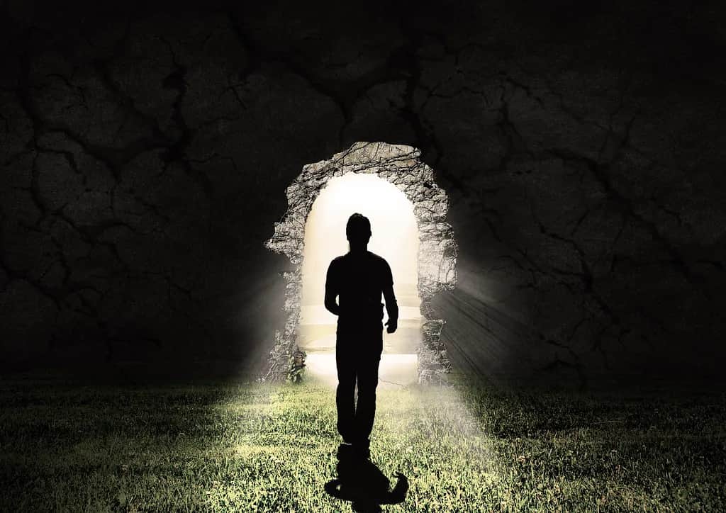 Czy literatura i sztuka mogą pokonać lęk przed śmiercią? Wpływ na psychikę i kulturę