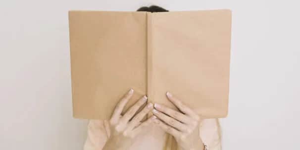 Jak znaleźć książkę nie znając tytułu i autora – sprawdzone metody